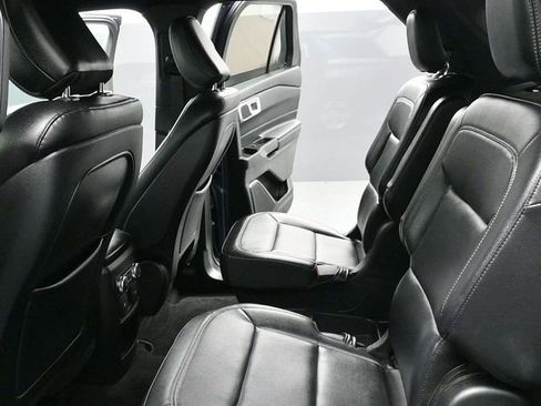 Used 2020 Ford Explorer XLT w/ Equipment Group 202A image 14