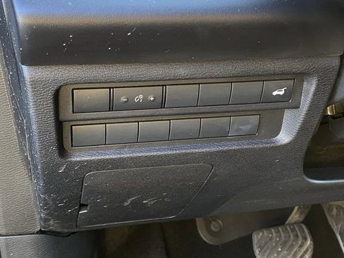 Used 2022 Mitsubishi Outlander SE image 12