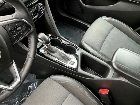 Certified 2022 Buick Encore GX Select w/ Sport Touring Package image 16