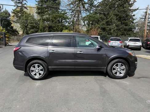 Used 2017 Chevrolet Traverse LT image 9