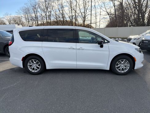 New 2026 Chrysler Voyager LX image 8