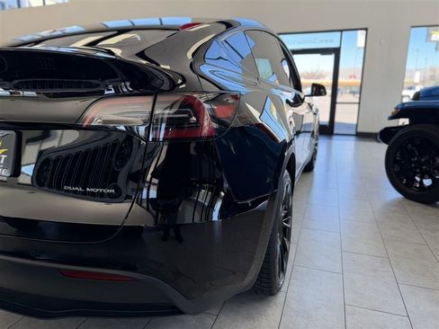 Used 2021 Tesla Model Y Long Range image 11