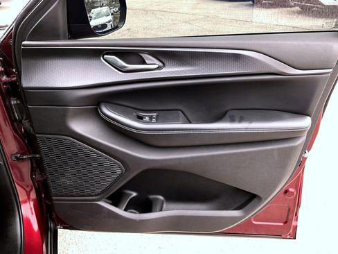 Used 2023 Jeep Grand Cherokee Altitude image 17