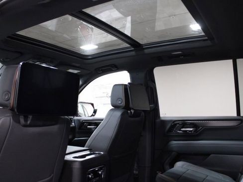 New 2026 GMC Yukon XL AT4 w/ AT4 Premium Plus Package AWD/4WD image 4