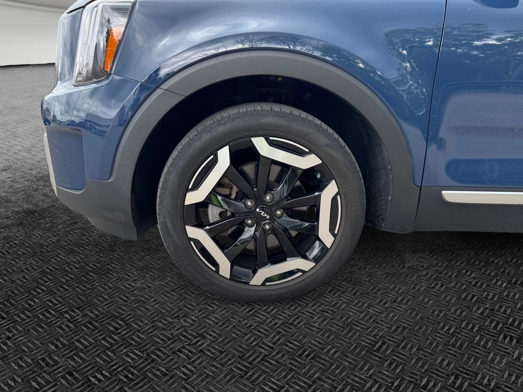Used 2024 Kia Telluride EX w/ EX Captain's Chair Package AWD/4WD image 11