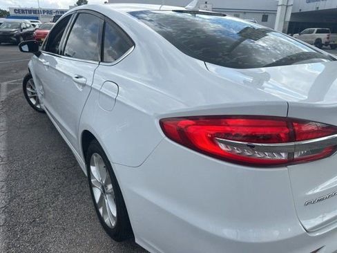 Used 2019 Ford Fusion SE FWD image 3