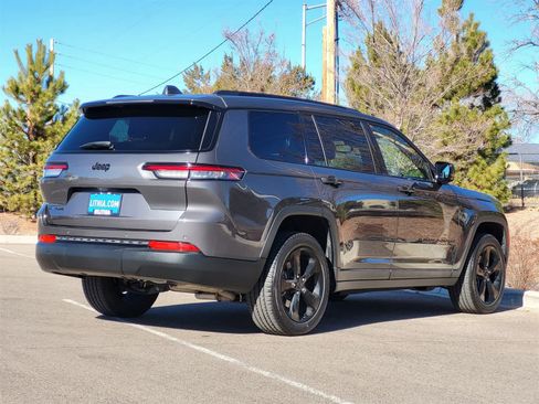 Used 2023 Jeep Grand Cherokee L Laredo image 5