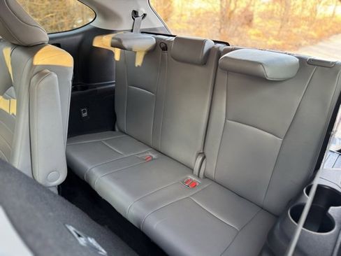 Used 2021 Toyota Highlander XLE image 9