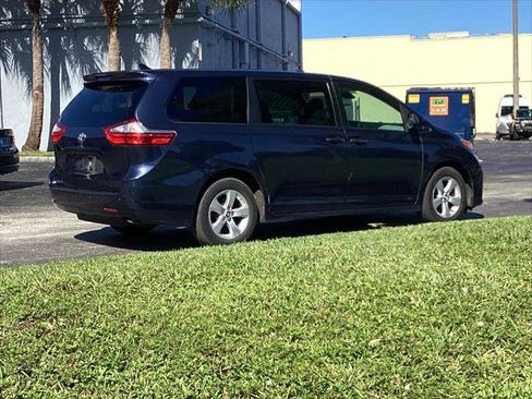Used 2019 Toyota Sienna L image 8
