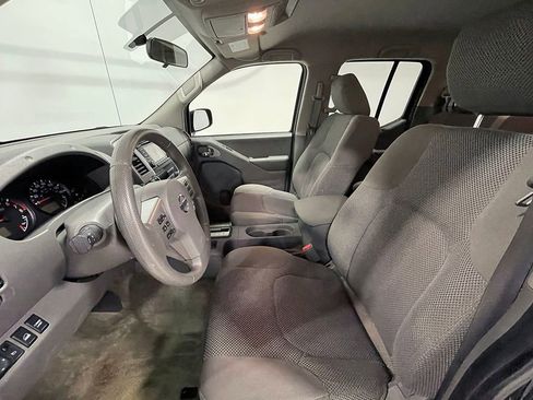 Used 2017 Nissan Frontier SV image 3