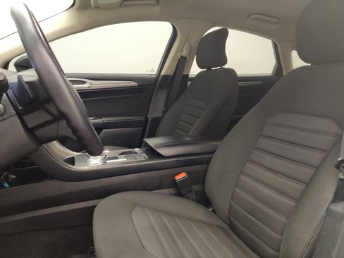 Used 2019 Ford Fusion SE image 17