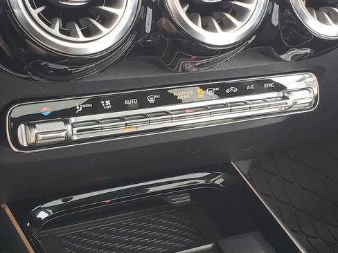 Used 2023 Mercedes-Benz GLB 250 4MATIC image 24