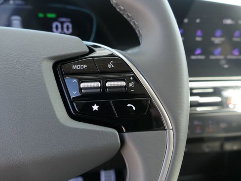 New 2025 Kia Niro EX Touring image 14