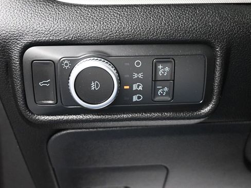 Used 2022 Ford Explorer XLT w/ Equipment Group 202A RWD image 18