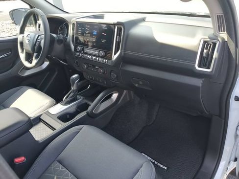 Used 2025 Nissan Frontier SV w/ SV Convenience Package AWD/4WD image 35