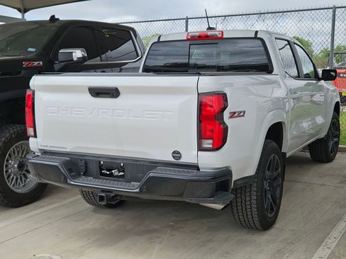 Used 2025 Chevrolet Colorado Z71 w/ Technology Package image 2