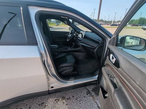 Used 2025 Jeep Compass Trailhawk AWD/4WD image 3