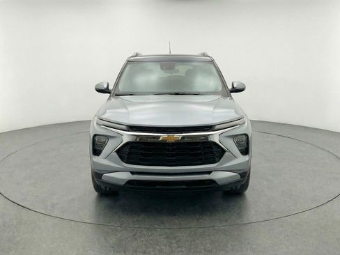 Used 2025 Chevrolet TrailBlazer LT image 2