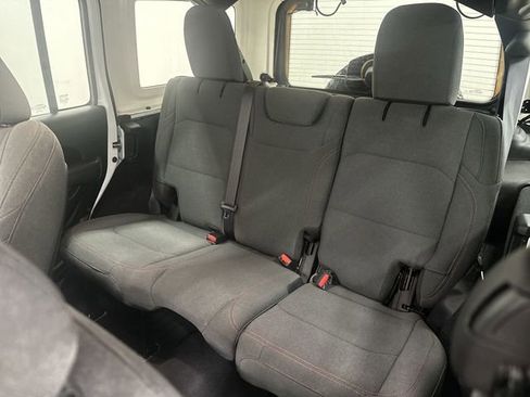 Used 2024 Jeep Wrangler Unlimited Rubicon image 24