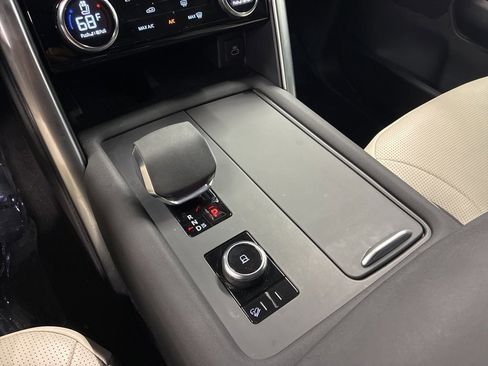 Certified 2024 Land Rover Discovery Dynamic SE image 25