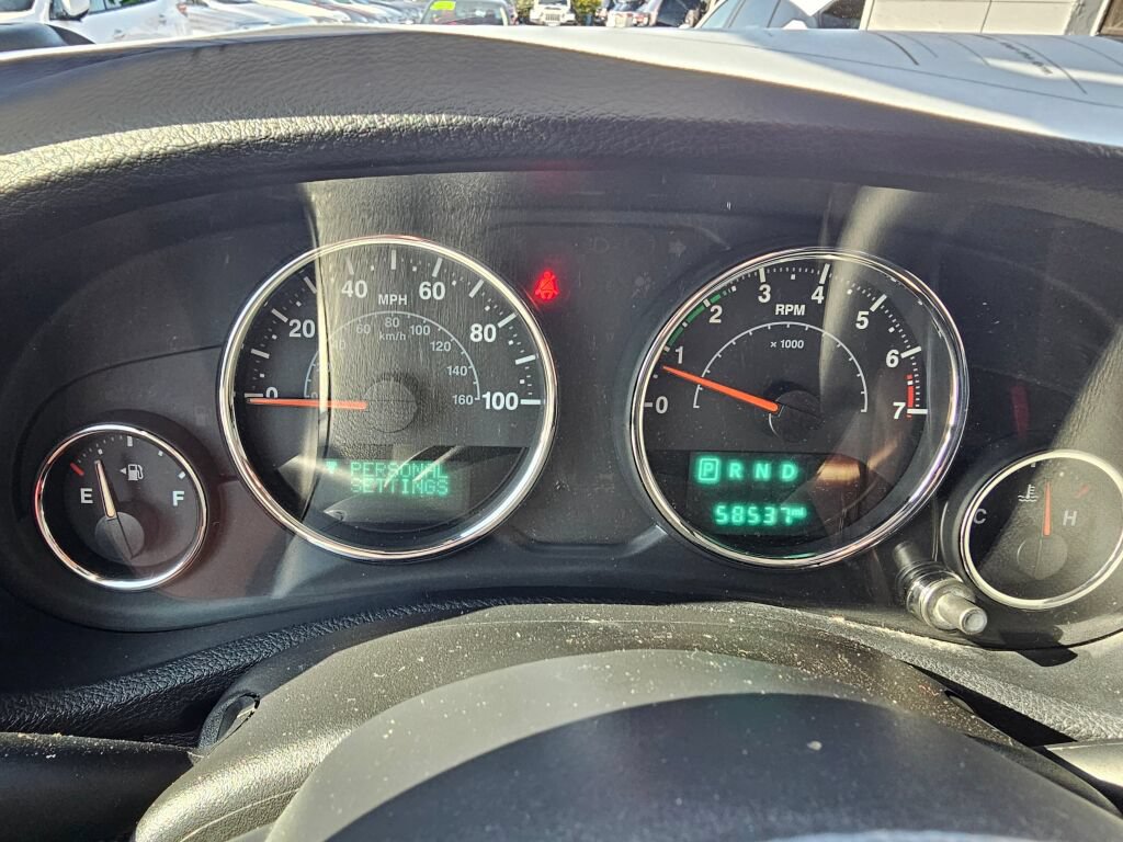 Used 2018 Jeep Wrangler Unlimited Sahara w/ Connectivity Group AWD/4WD image 36