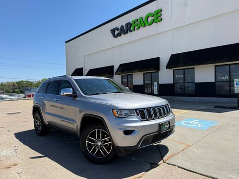 Used 2018 Jeep Grand Cherokee Limited AWD/4WD image 1