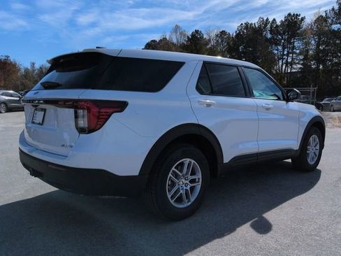 New 2026 Ford Explorer Active image 4