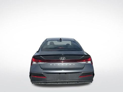 Used 2025 Hyundai Elantra Sport FWD image 6