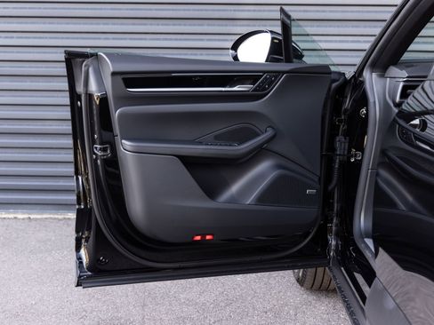 New 2026 Porsche Macan 4 Electric image 20