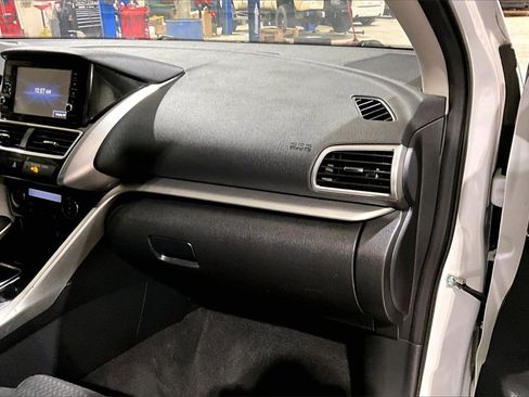 Used 2019 Mitsubishi Eclipse Cross ES image 12