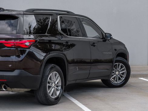 Used 2022 Chevrolet Traverse LT FWD image 12