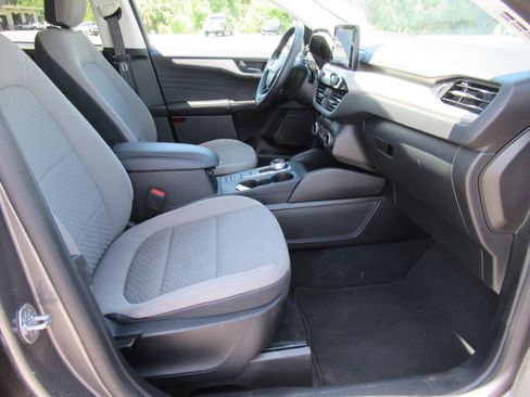 Used 2022 Ford Escape SE w/ Convenience Package FWD image 10