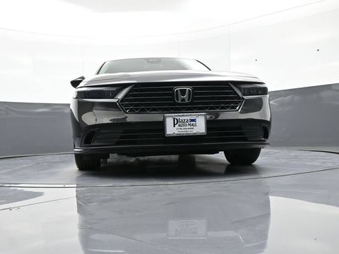 Certified 2023 Honda Accord EX image 27