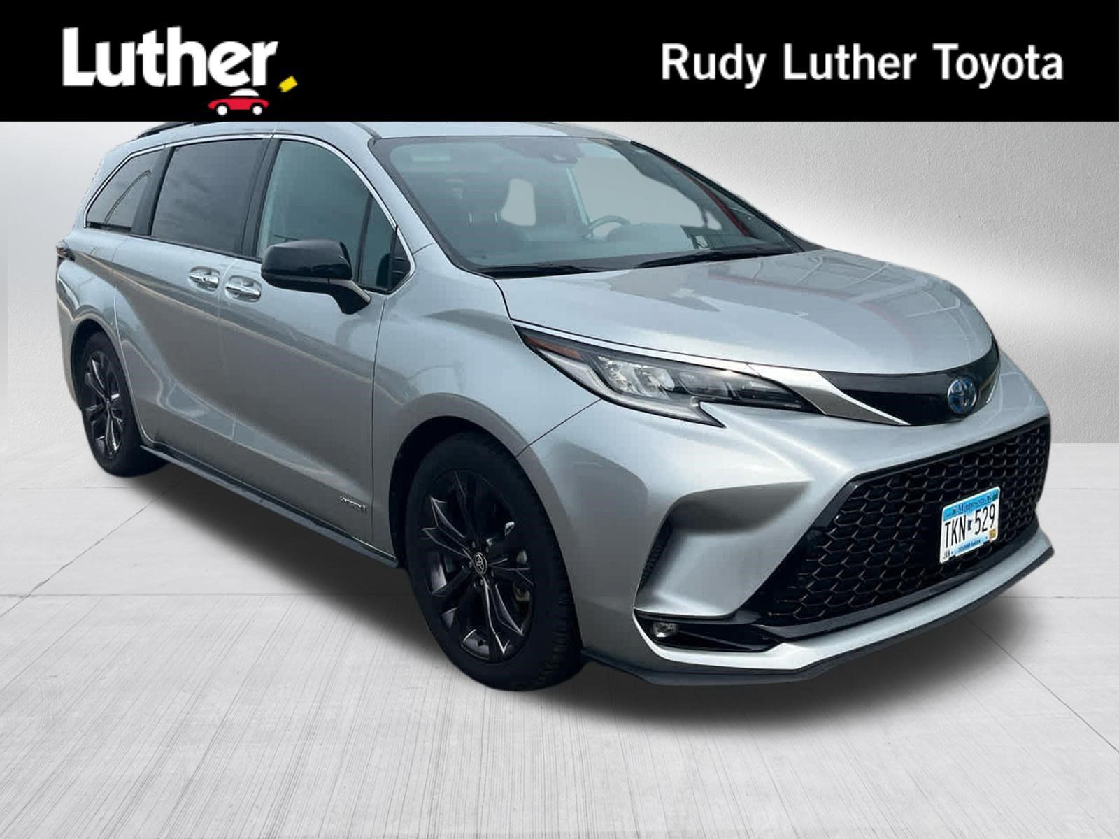 Certified 2021 Toyota Sienna XSE w/ XSE Plus Package FWD image 1