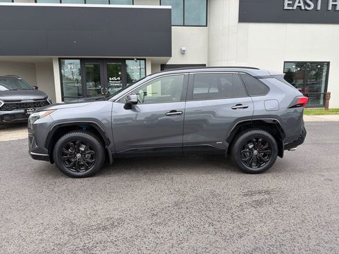 Used 2022 Toyota RAV4 SE w/ Convenience Package AWD/4WD image 2
