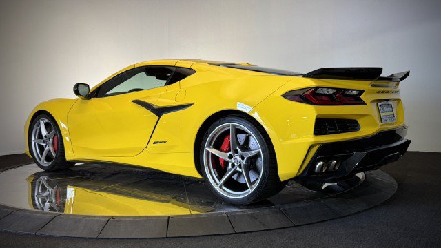 Used 2025 Chevrolet Corvette E-Ray w/ Stealth Interior Trim Package AWD/4WD image 24