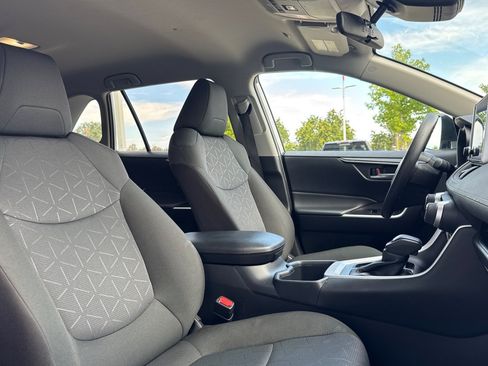 Used 2025 Toyota RAV4 XLE AWD/4WD image 25