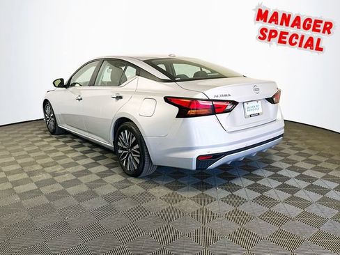 Used 2024 Nissan Altima 2.5 SV FWD image 6