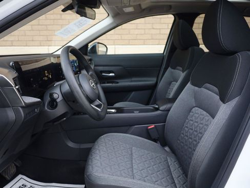 Used 2026 Nissan Kicks SV w/ SV Premium Package FWD image 17