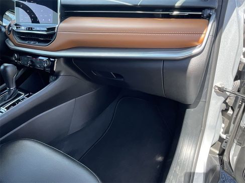 Used 2024 Jeep Compass Limited image 35