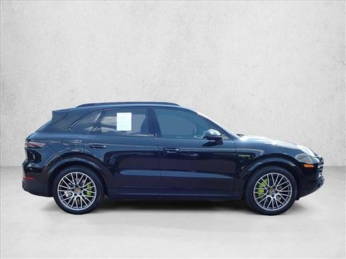 Used 2023 Porsche Cayenne Platinum Edition AWD/4WD image 4