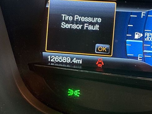 Used 2016 Ford Explorer XLT w/ Equipment Group 202A AWD/4WD image 22