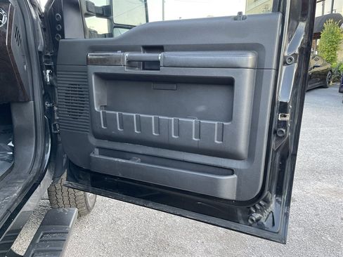 Used 2013 Ford F250 Platinum w/ FX4 Off Road Pkg image 40
