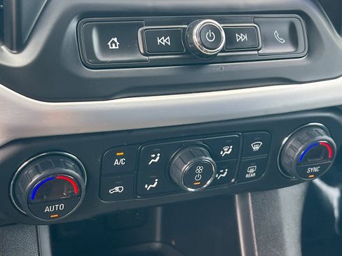Used 2018 GMC Acadia SLE FWD image 19