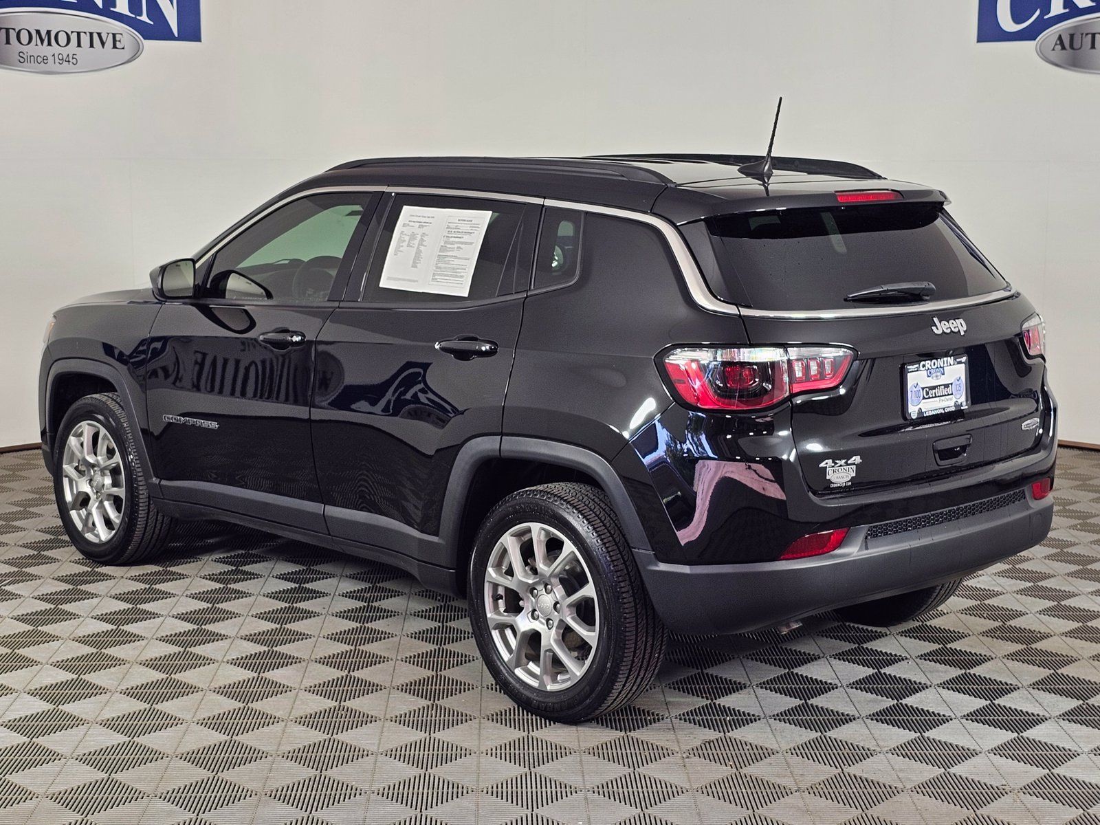 Used 2024 Jeep Compass Latitude AWD/4WD image 30