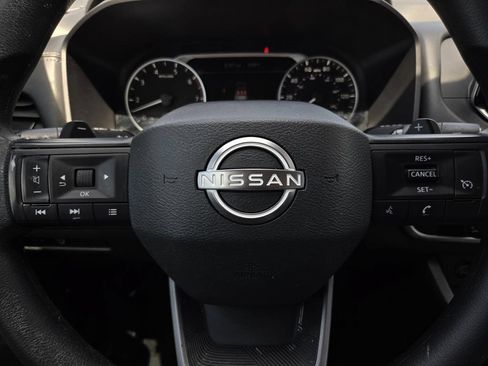 Used 2025 Nissan Rogue S FWD image 23