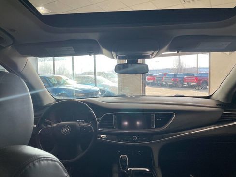 Used 2019 Buick Enclave Essence image 25