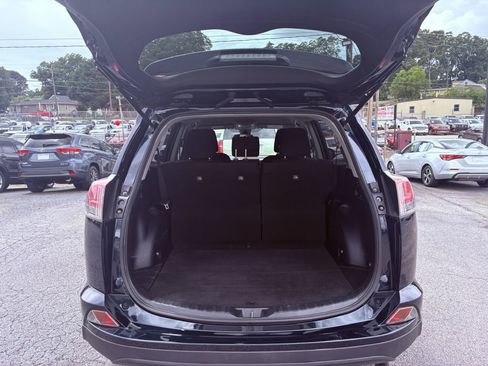 Used 2018 Toyota RAV4 LE FWD image 5