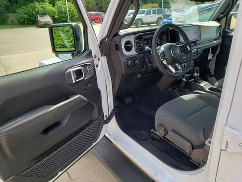 New 2025 Jeep Wrangler Unlimited Sahara AWD/4WD image 6