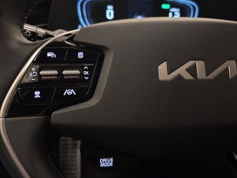 Certified 2023 Kia Niro EX Touring image 14